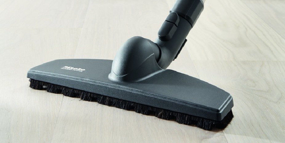 Miele Blizzard CX1 Turbo Team Bagless Canister Vacuum Review