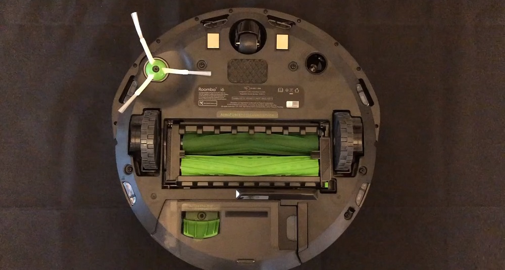 iRobot Roomba i6+ vs Shark IQ Self-Empty Robot Vacuum